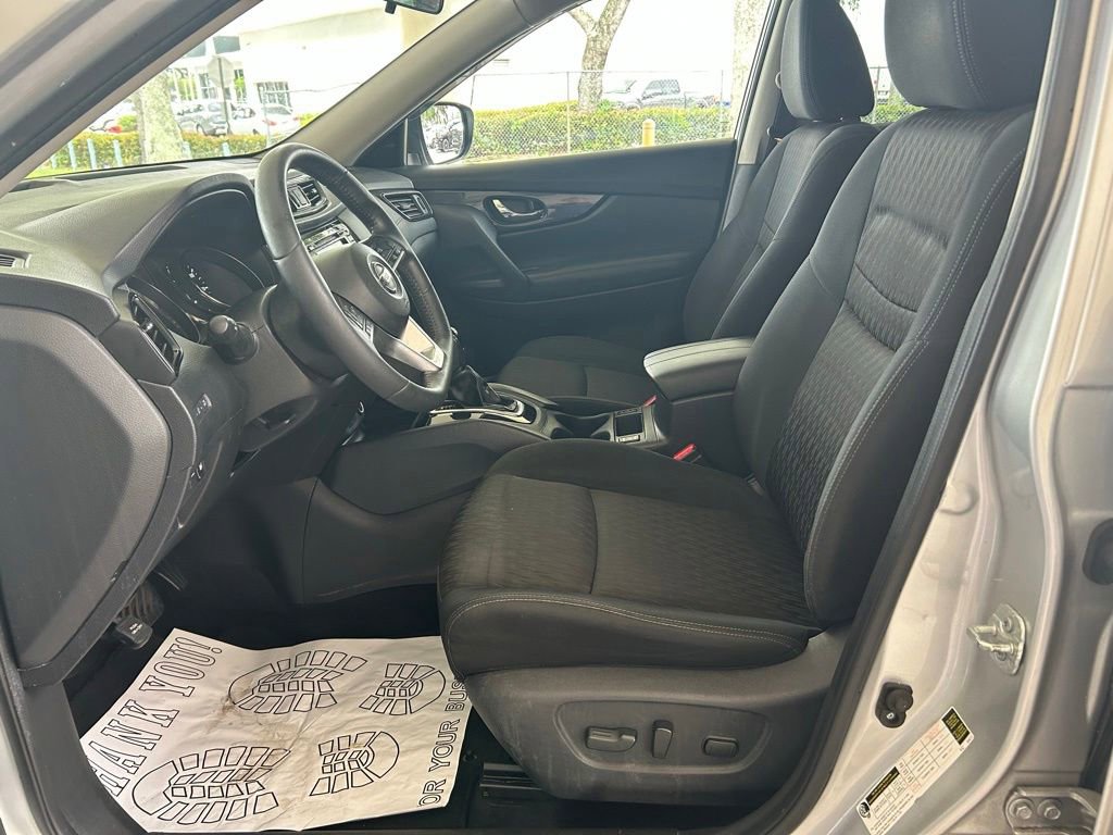 Used 2018 Nissan Rogue SV FWD image 5