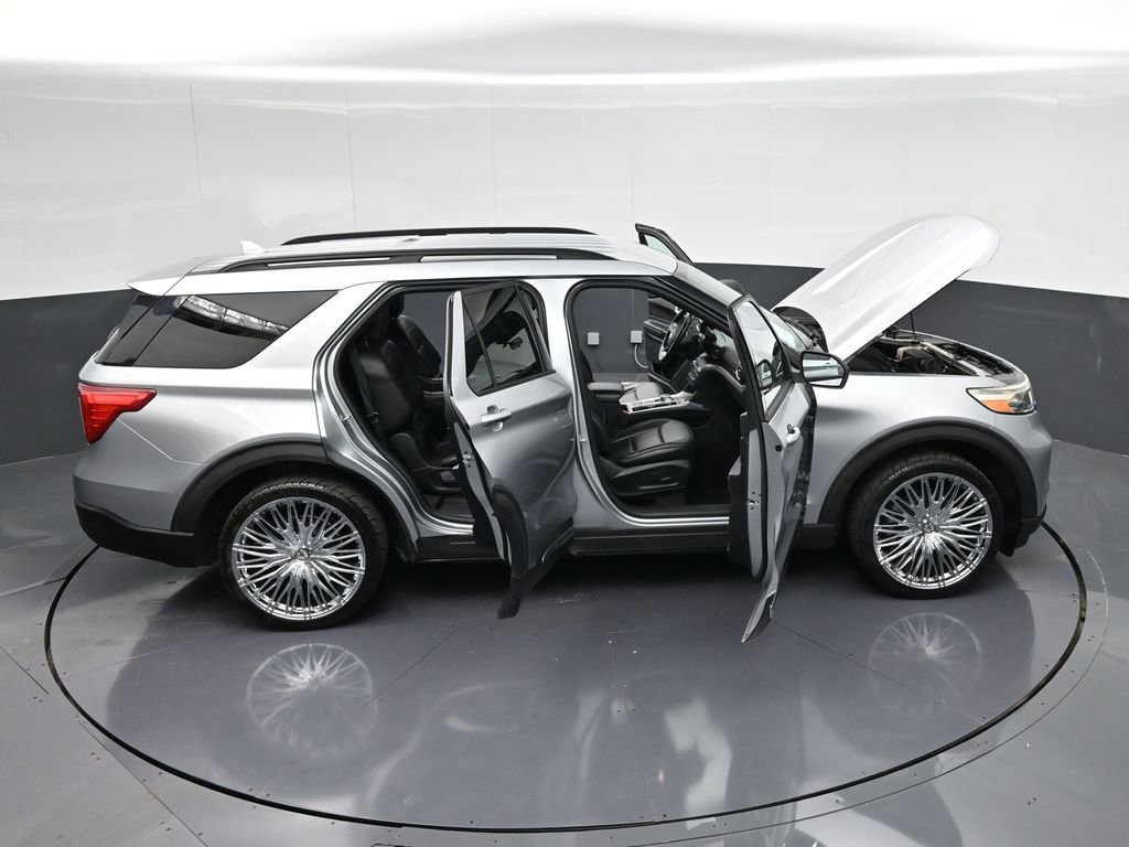 Used 2020 Ford Explorer XLT w/ Equipment Group 202A RWD image 37