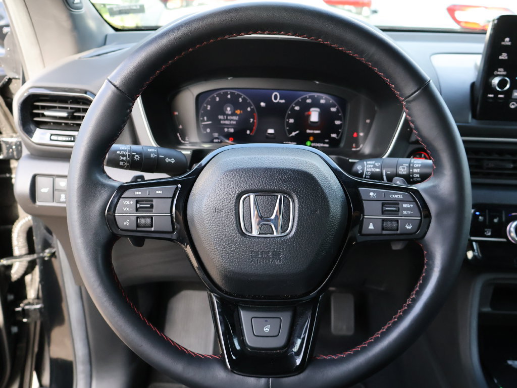 Certified 2025 Honda Pilot Black Edition image 31