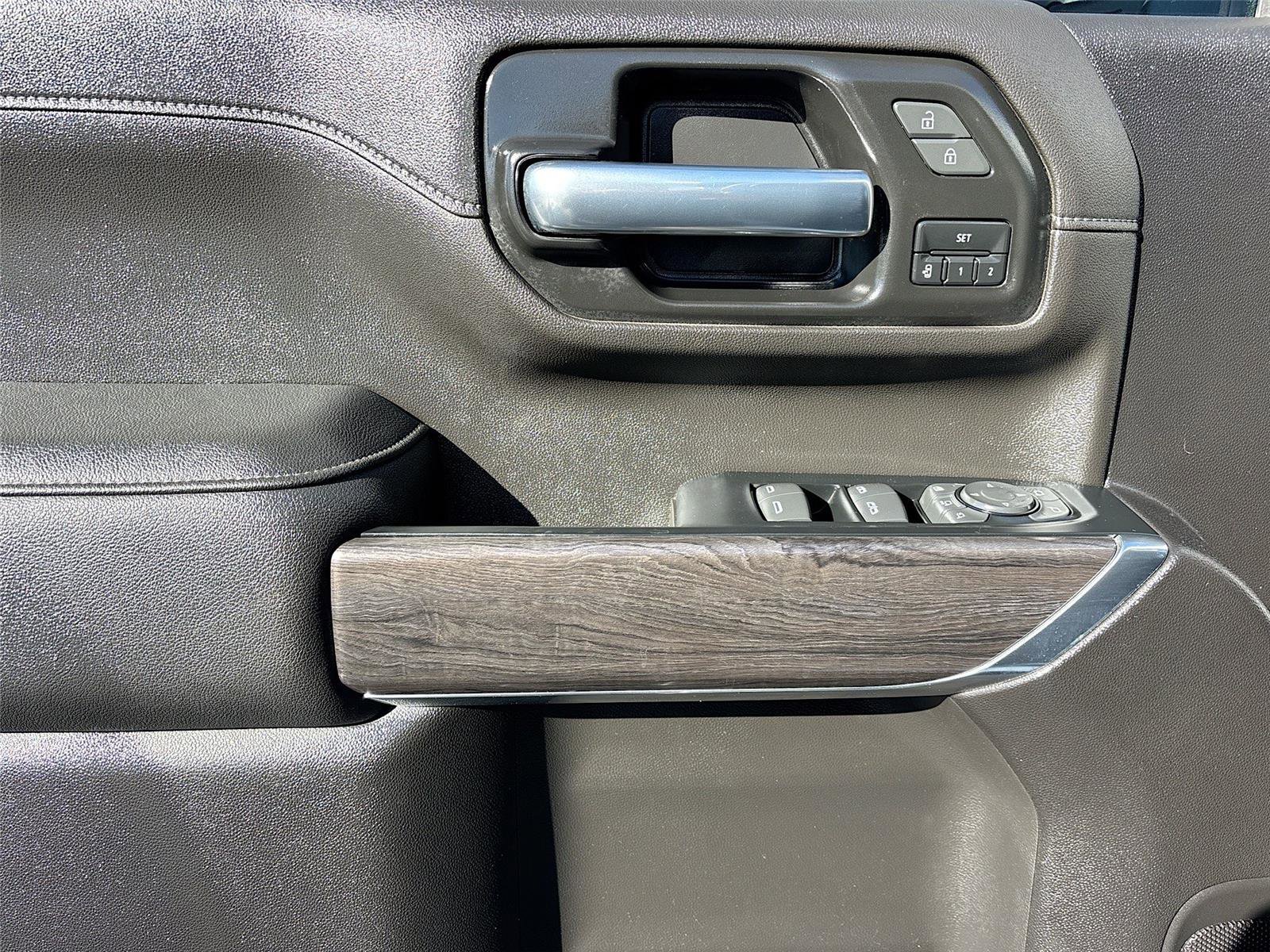 Used 2023 Chevrolet Silverado 2500 LTZ w/ LTZ Convenience Package image 18