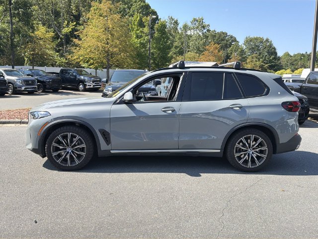 Used 2025 BMW X5 xDrive40i w/ Parking Assistance Package AWD/4WD image 2
