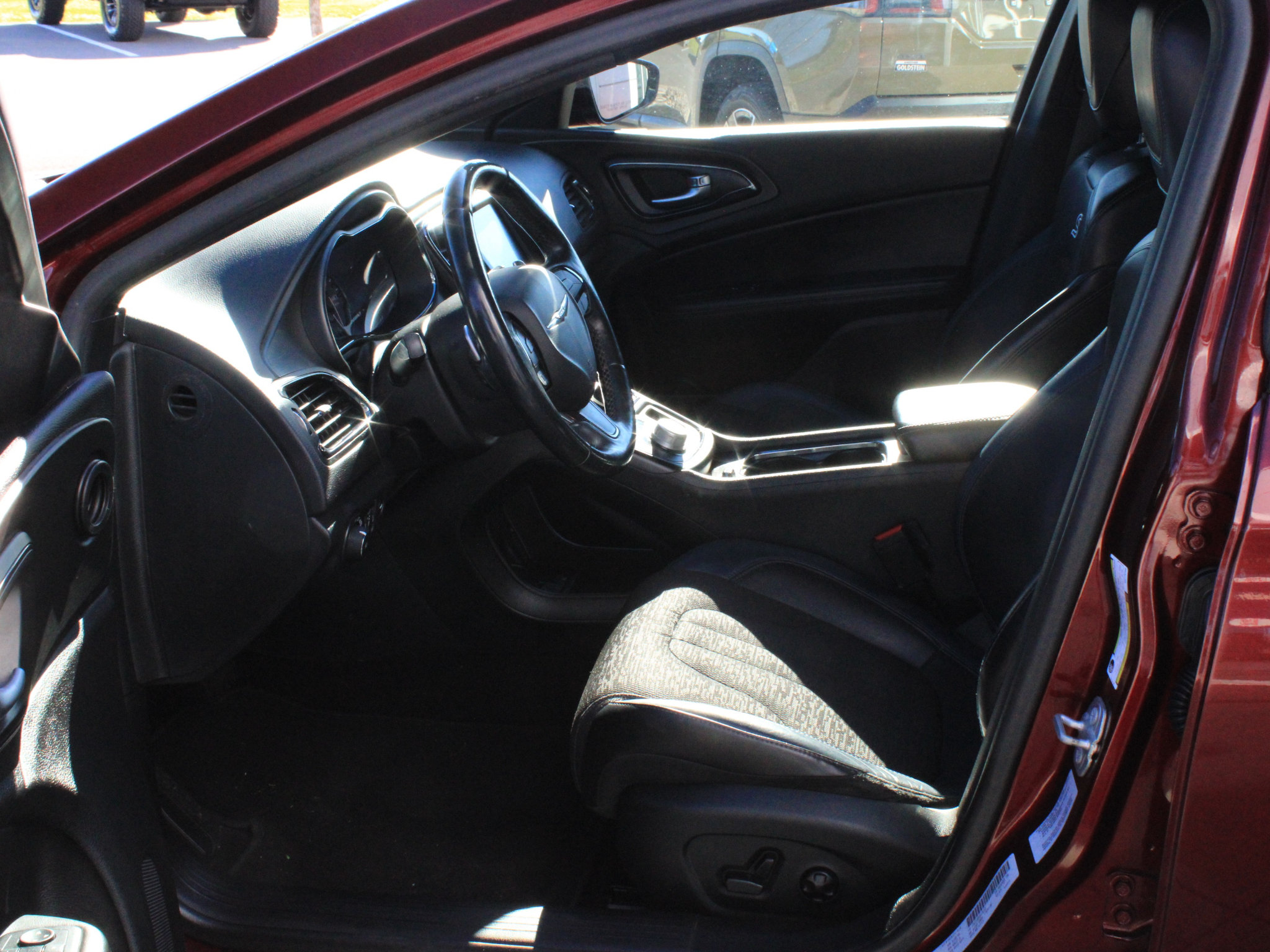 Used 2016 Chrysler 200 S w/ Comfort Group FWD image 11