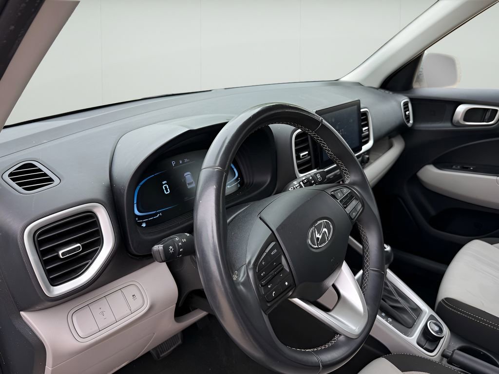 Used 2023 Hyundai Venue SEL image 10