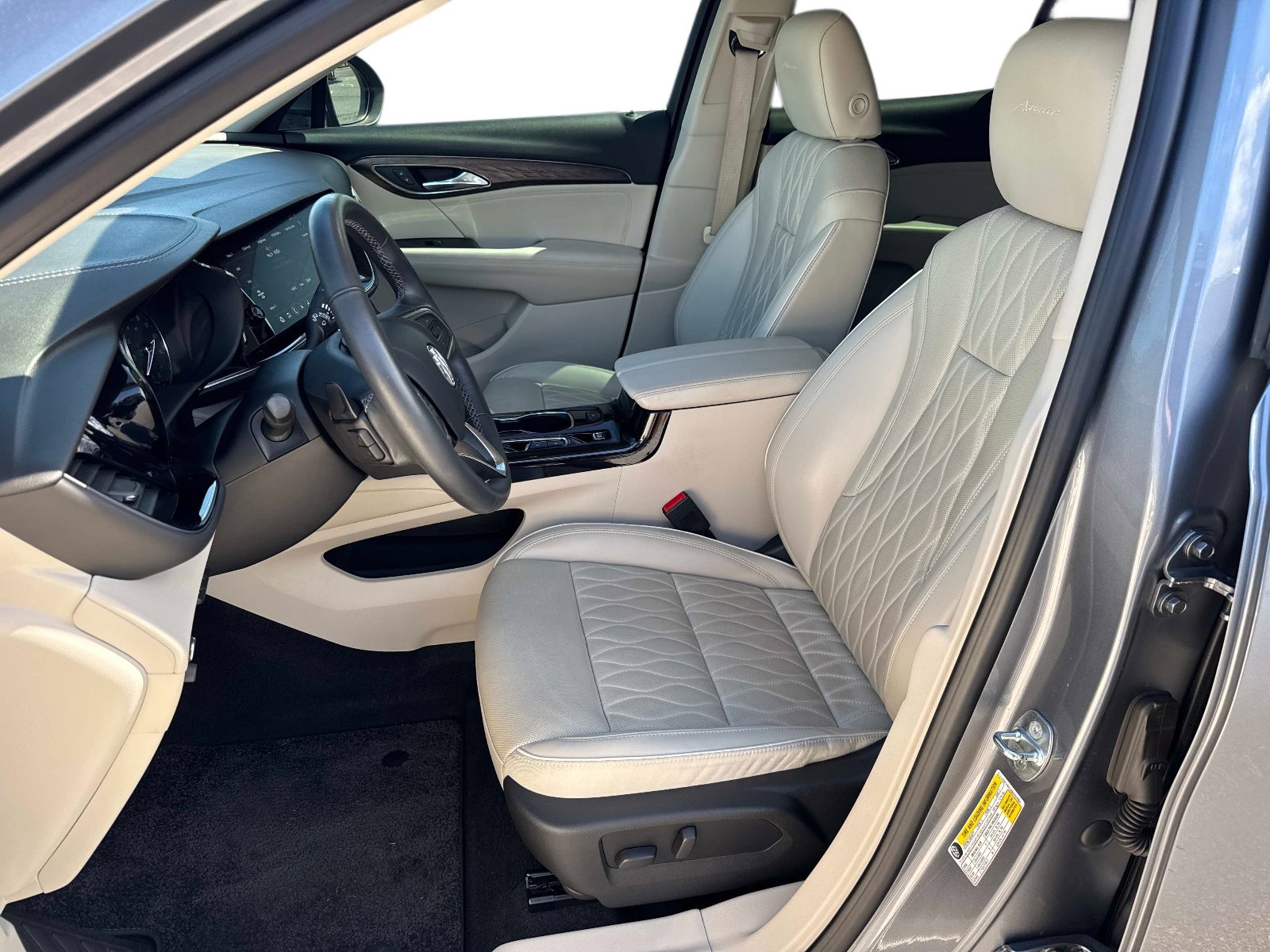 Used 2022 Buick Envision Avenir w/ Technology Package II image 22