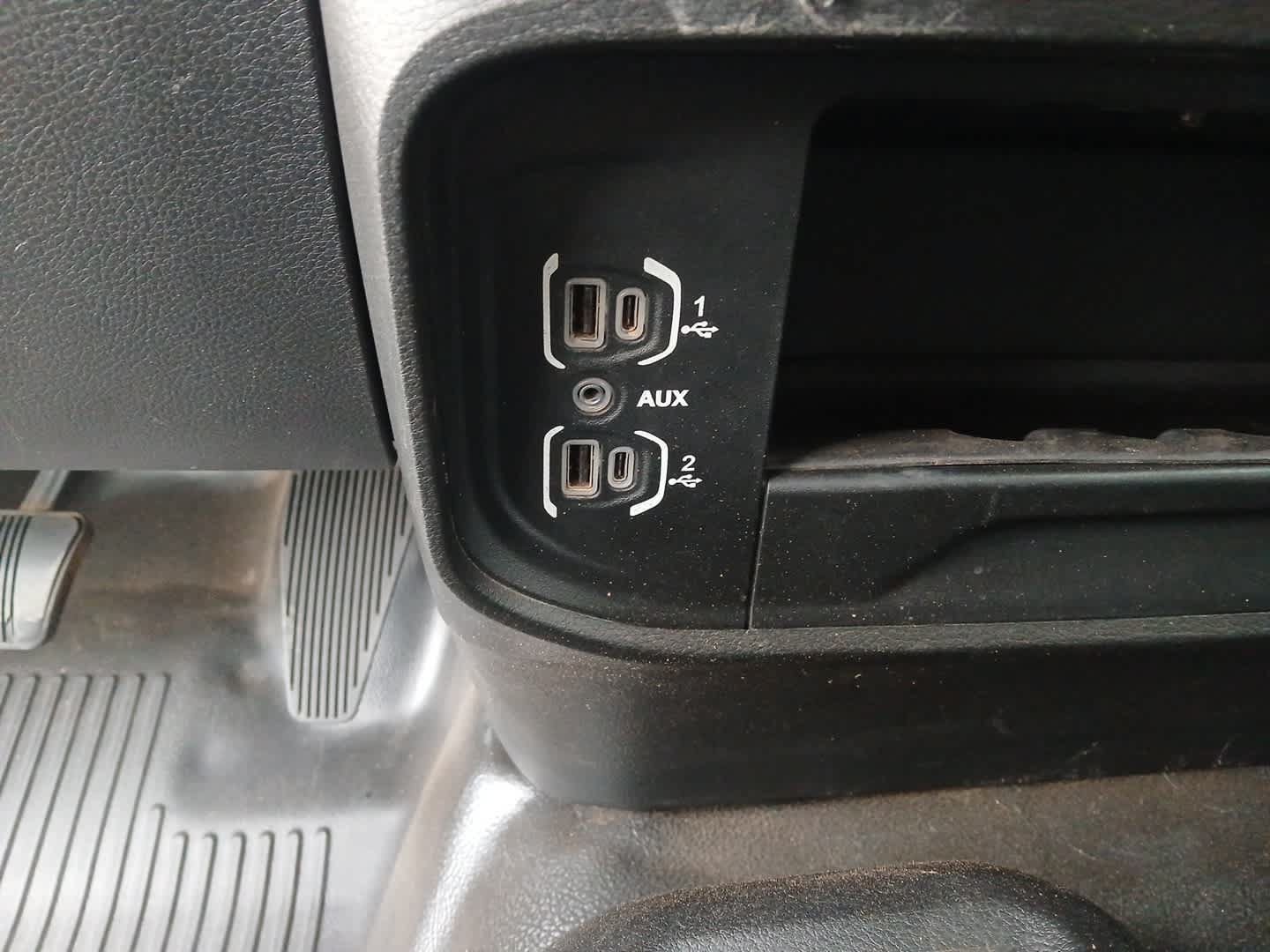 Used 2024 RAM 3500 Tradesman w/ Chrome Appearance Group AWD/4WD image 31