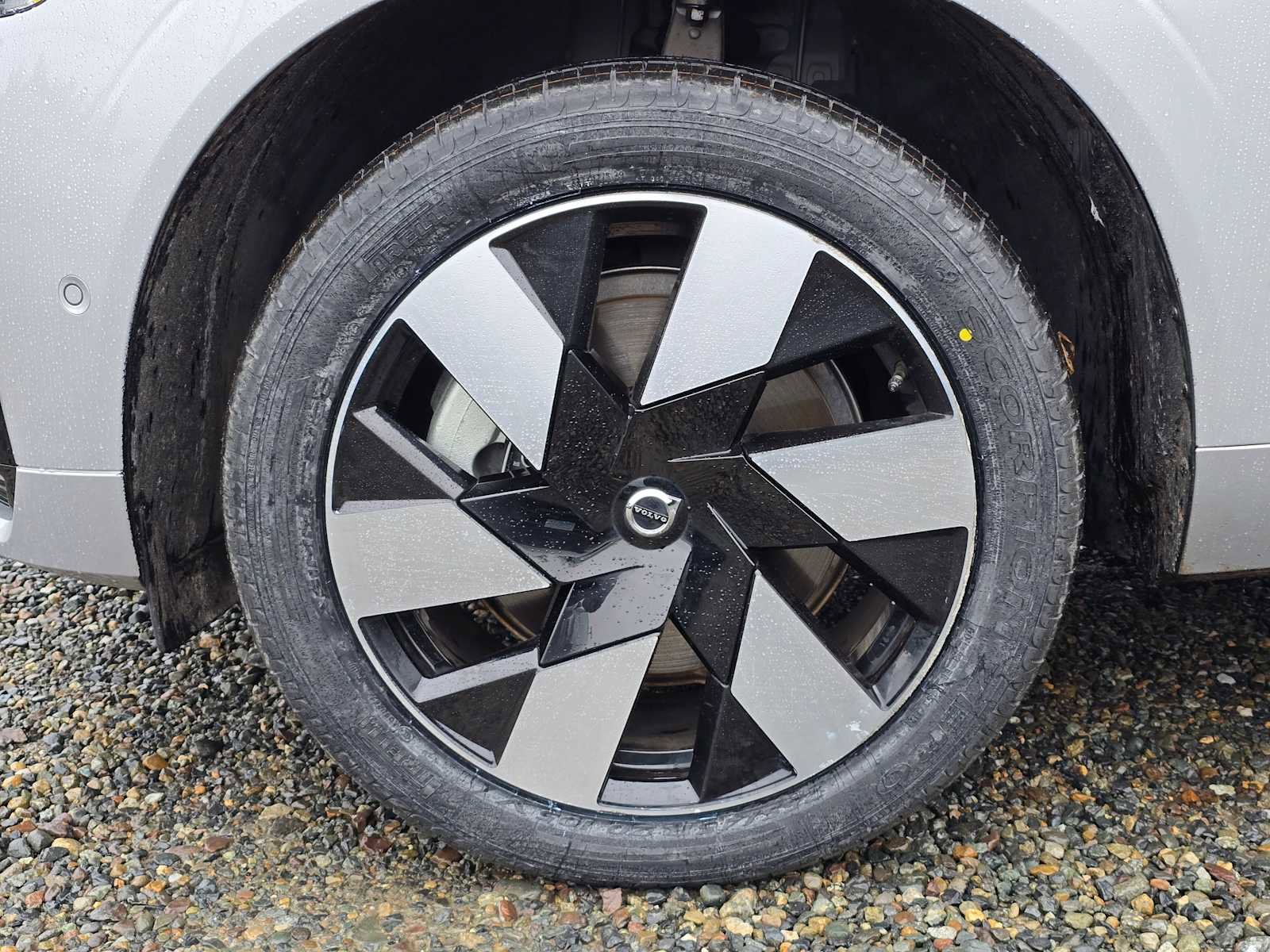 Certified 2024 Volvo XC60 T8 Plus w/ Protection Package Premier image 9