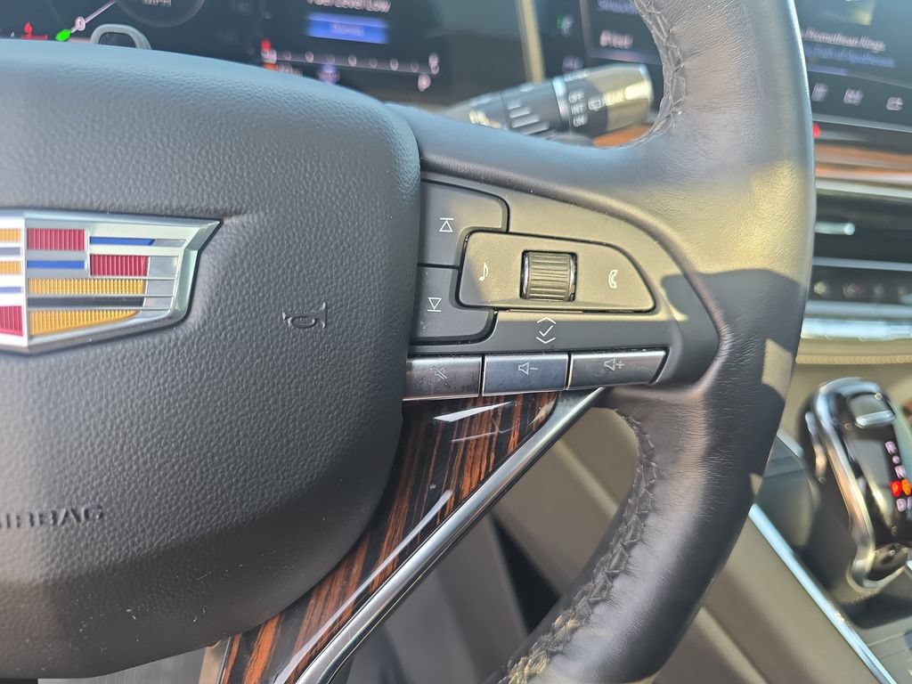 Used 2023 Cadillac Escalade Premium Luxury AWD/4WD image 19
