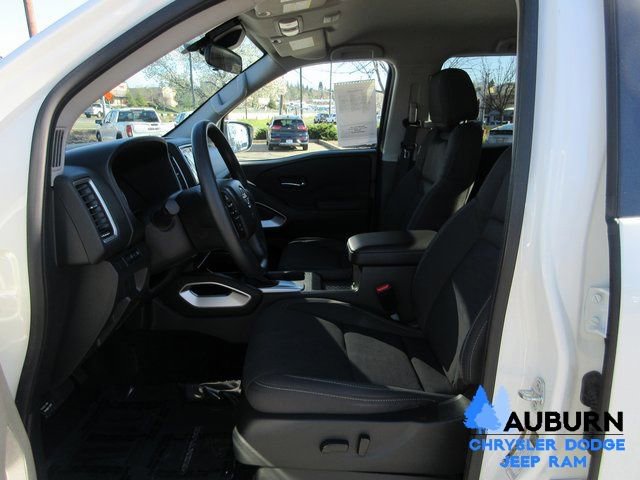 Used 2024 Nissan Frontier SV image 9