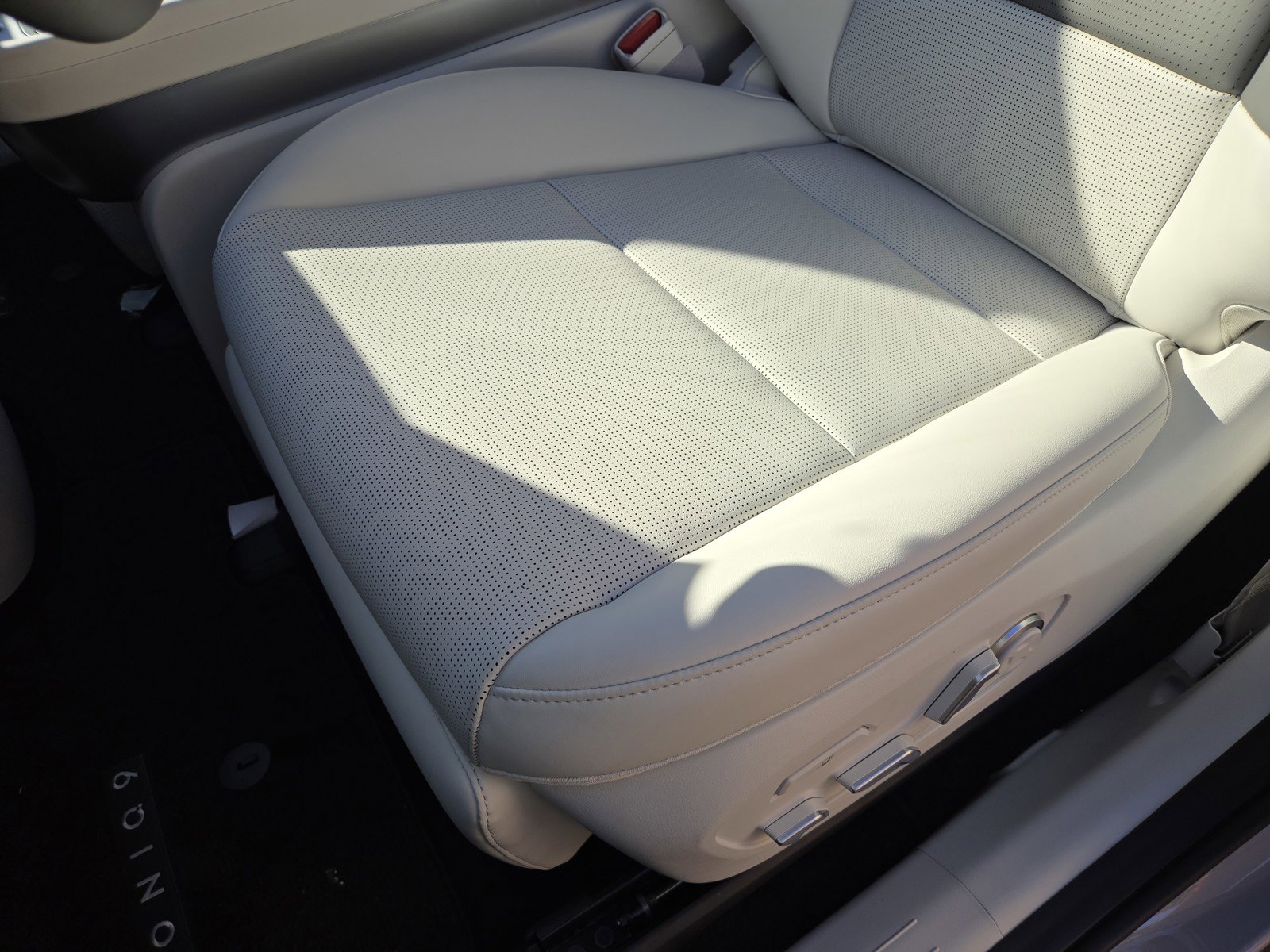 New 2026 Hyundai Ioniq 9 Limited image 13