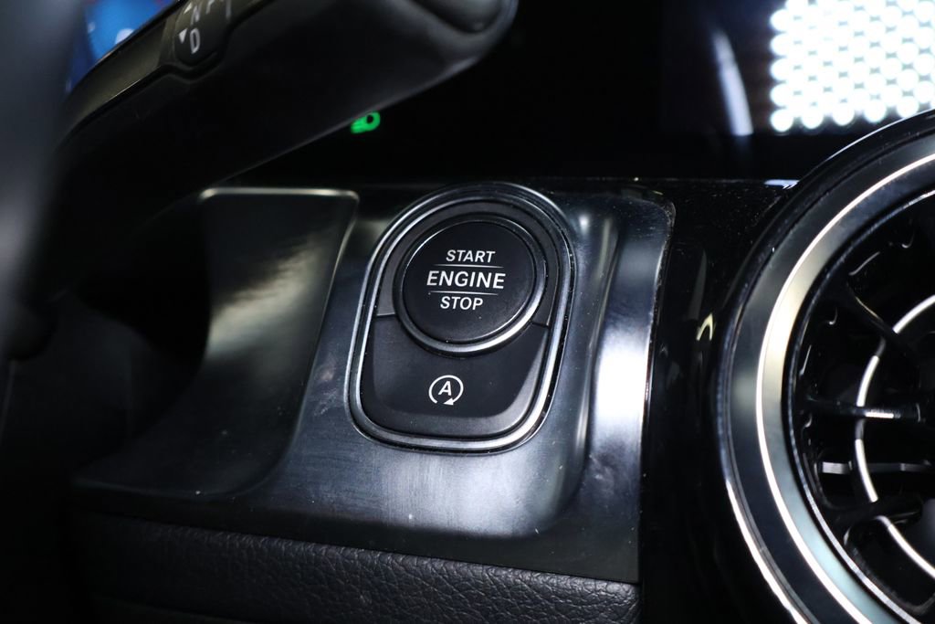 Used 2020 Mercedes-Benz GLB 250 4MATIC image 29
