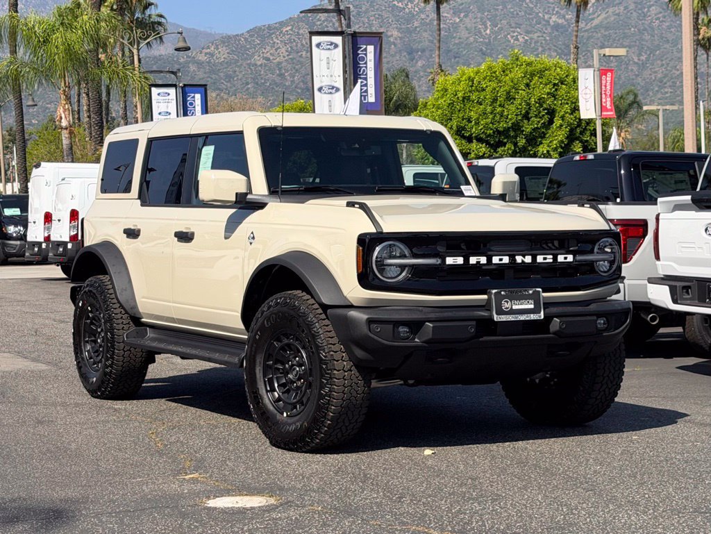 New 2026 Ford Bronco Outer Banks w/ Sasquatch Package AWD/4WD image 3