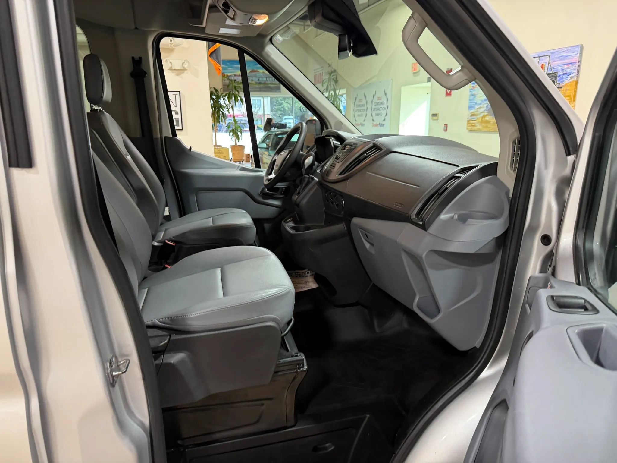 Used 2019 Ford Transit 150 XL RWD image 32