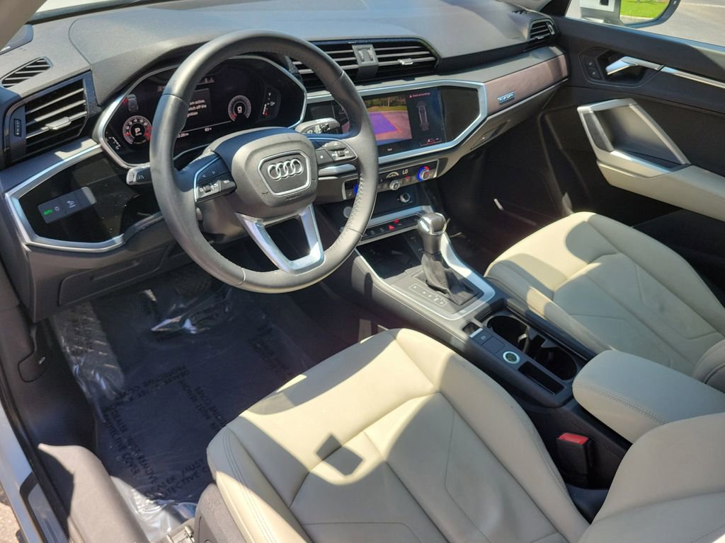 Used 2019 Audi Q3 2.0T Premium Plus w/ Premium Plus Package AWD/4WD image 23