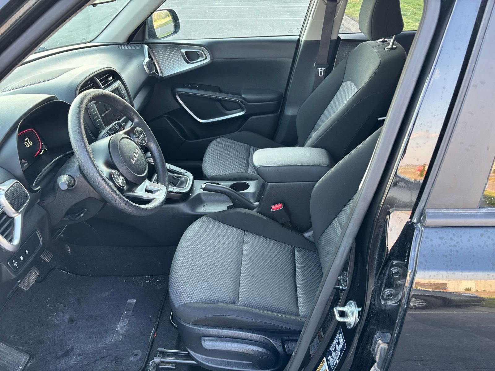 Used 2025 Kia Soul LX w/ LX Technology Package image 24