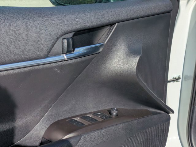 Used 2024 Toyota Camry SE image 3