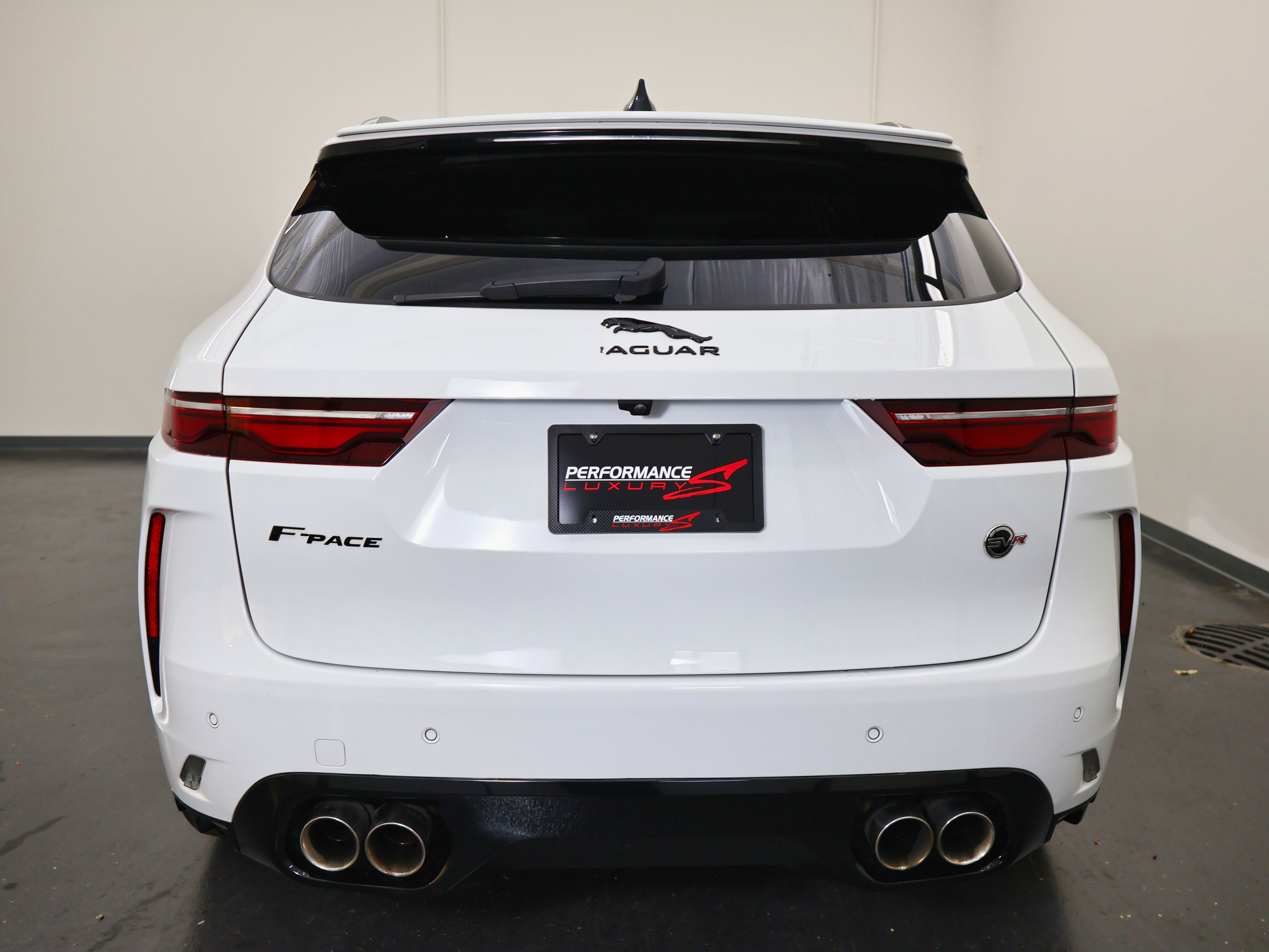 Used 2023 Jaguar F-PACE SVR image 4