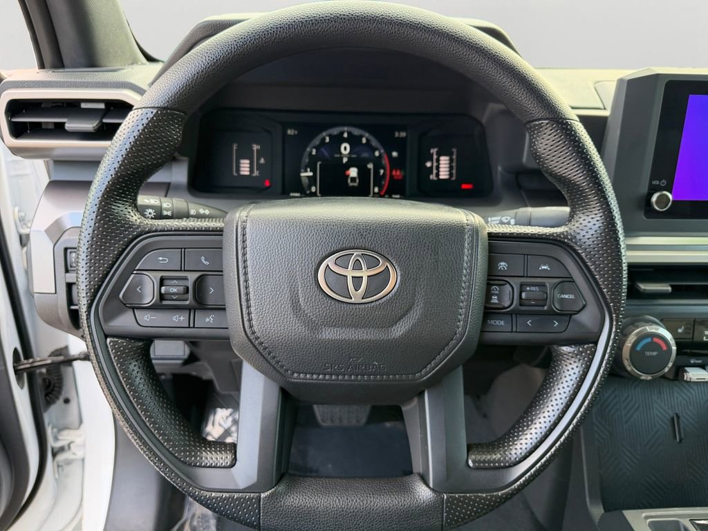 Used 2025 Toyota Tacoma SR5 AWD/4WD image 19