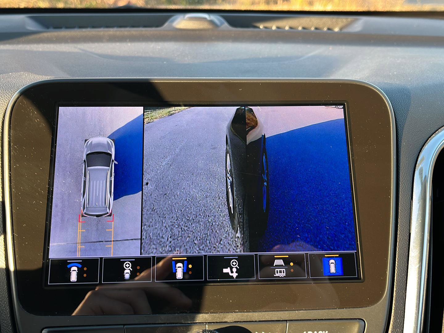 Used 2023 Chevrolet Equinox LT image 25