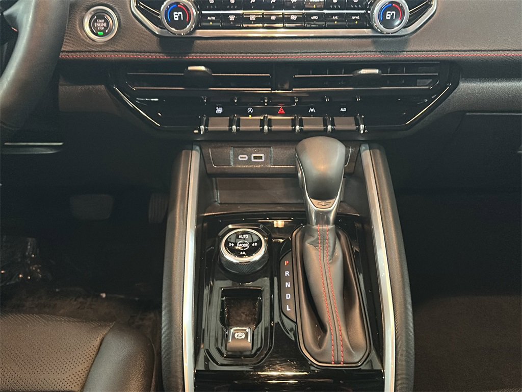 Used 2024 Chevrolet Colorado Z71 w/ Z71 Convenience Package 2 image 16