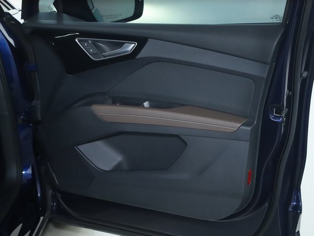 Used 2024 Audi Q4 e-tron Premium w/ Convenience Package image 33