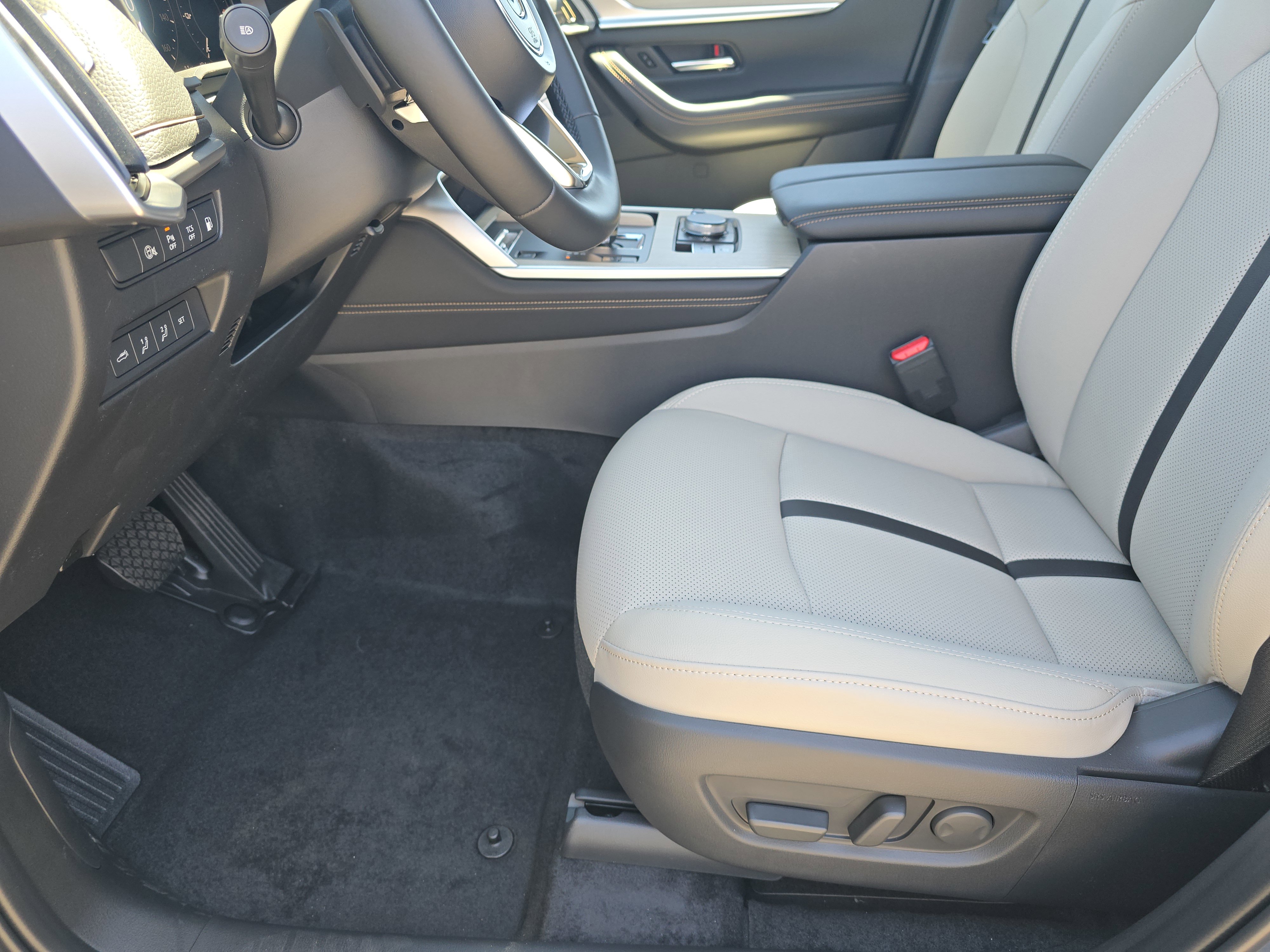 Certified 2025 MAZDA CX-70 Plug-In Hybrid w/ Premium Pkg image 9