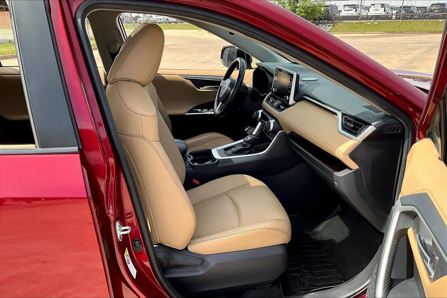 Used 2019 Toyota RAV4 Limited image 9
