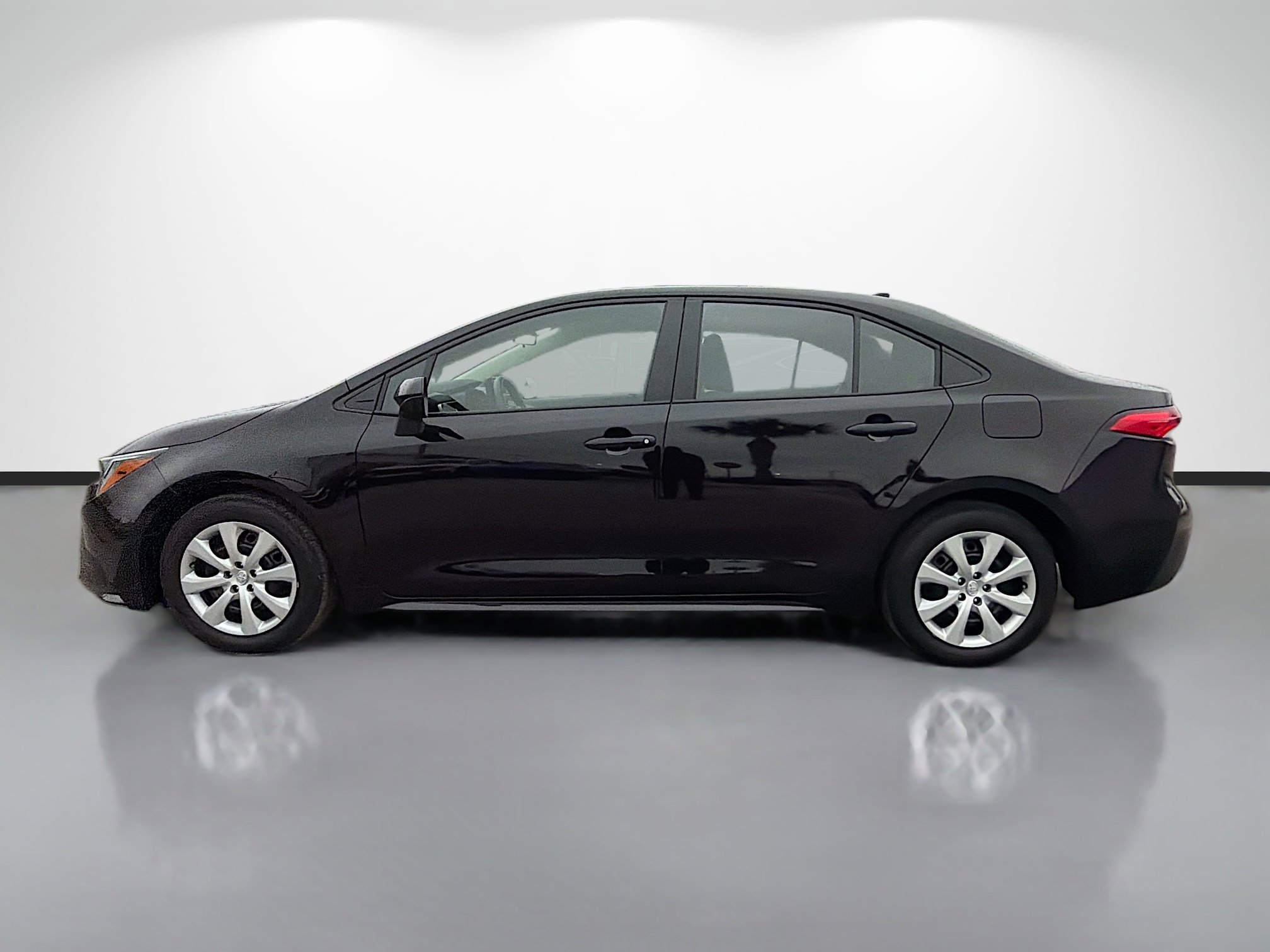 Used 2025 Toyota Corolla LE image 6