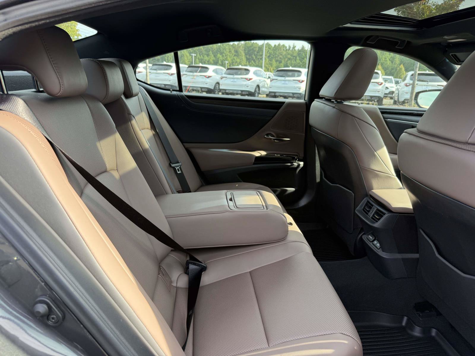 Used 2025 Lexus ES 350 w/ Premium Package FWD image 16