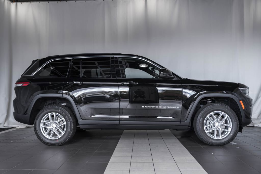 New 2025 Jeep Grand Cherokee Laredo X image 3