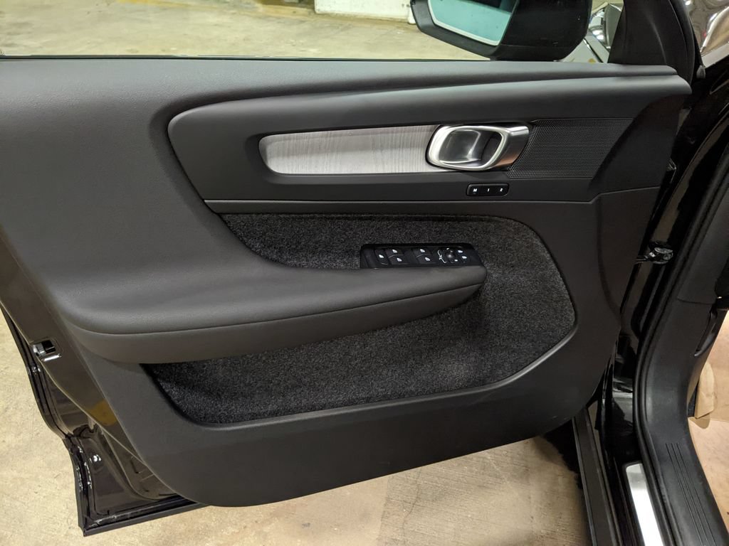 New 2026 Volvo XC40 B5 Core w/ Climate Package AWD/4WD image 9