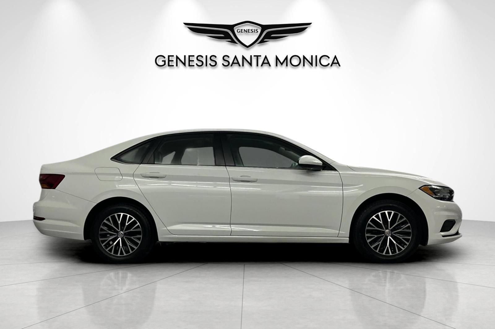 Used 2019 Volkswagen Jetta SE w/ Cold Weather Package FWD image 3