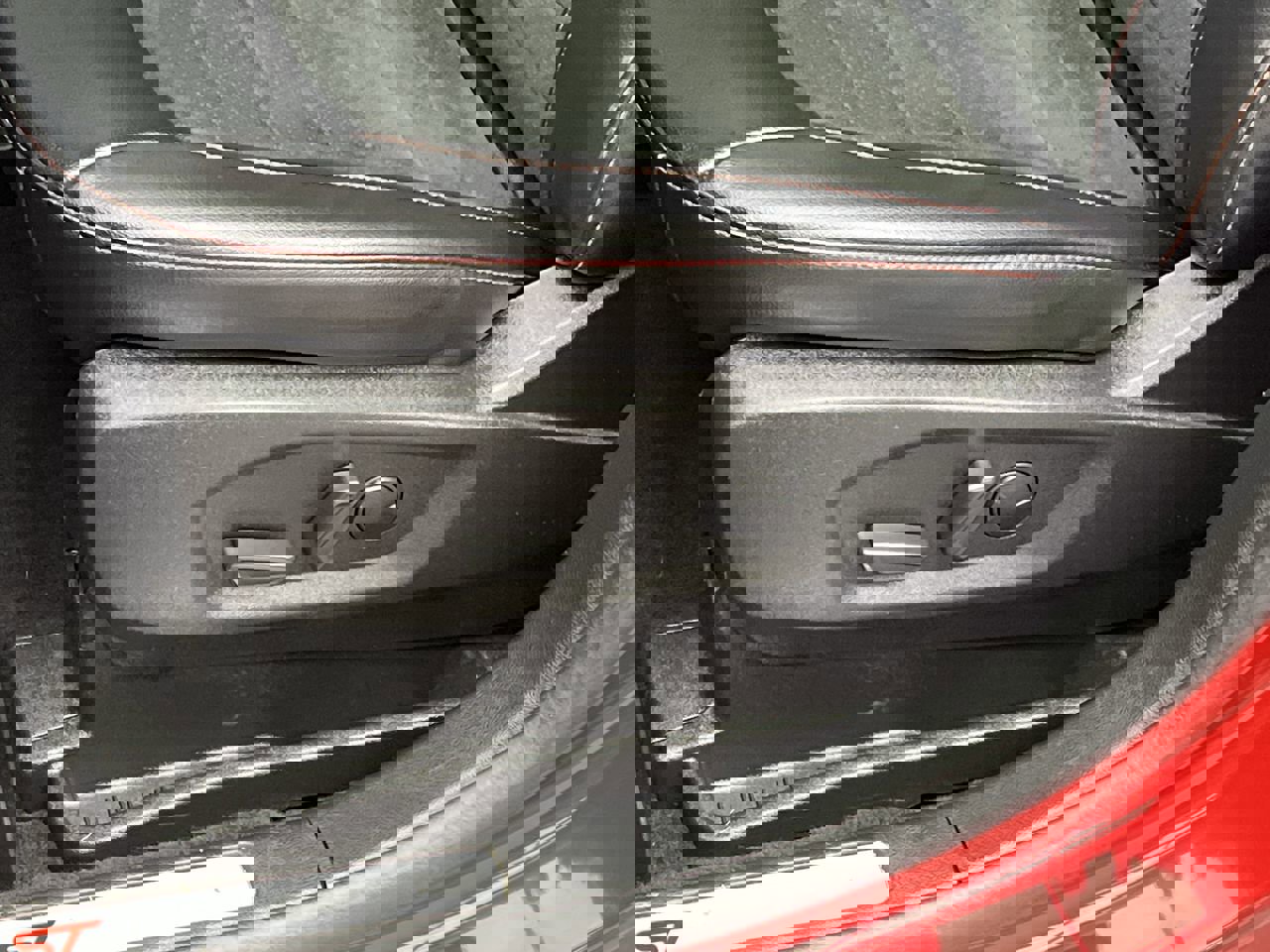 Used 2022 Ford Edge ST-Line image 11