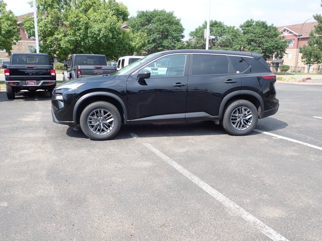 Used 2024 Nissan Rogue S AWD/4WD image 2
