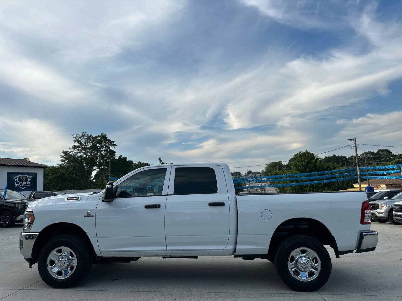 Used 2024 RAM 2500 Tradesman w/ Chrome Appearance Group AWD/4WD image 4