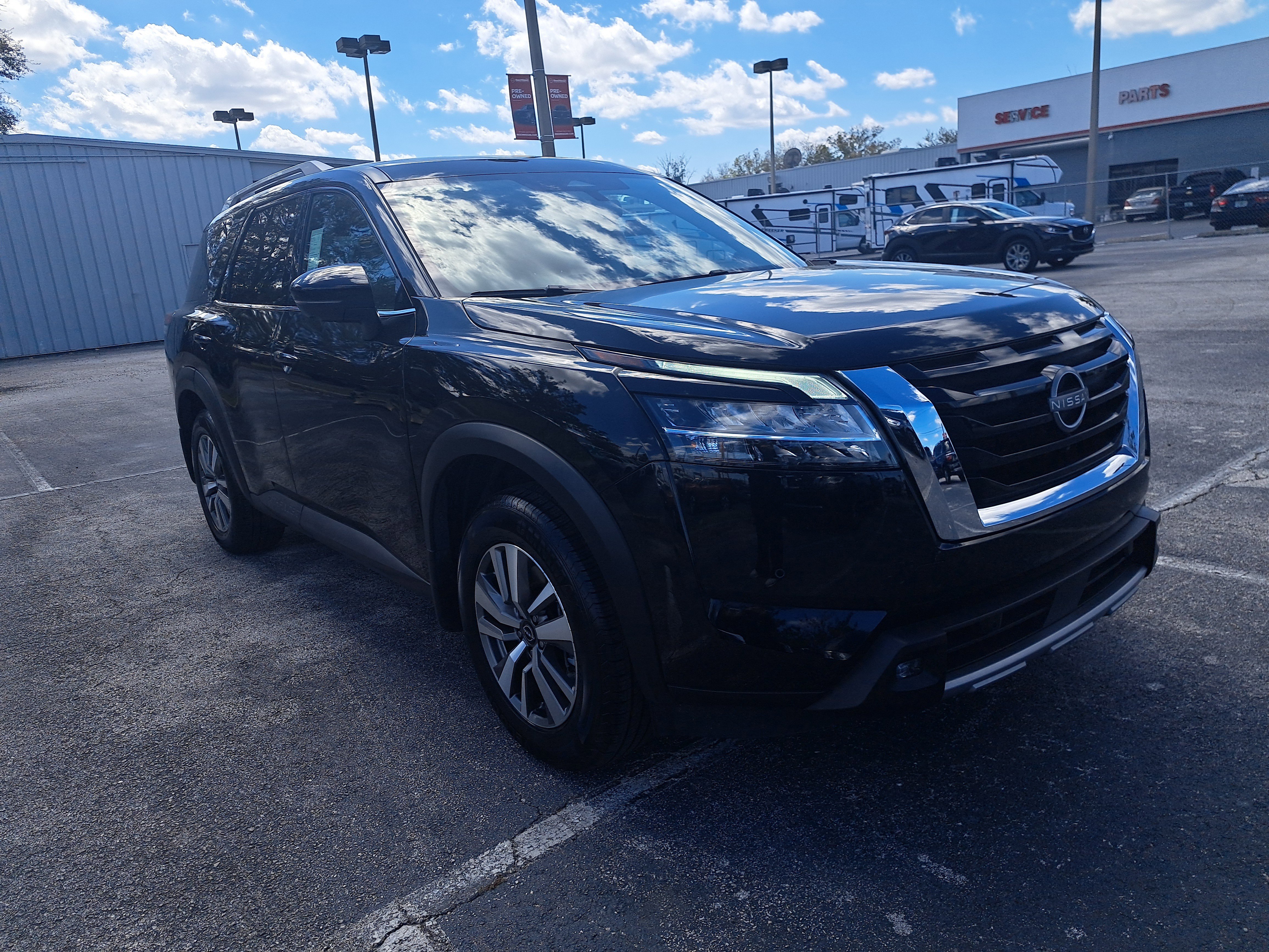 Certified 2022 Nissan Pathfinder SL image 3