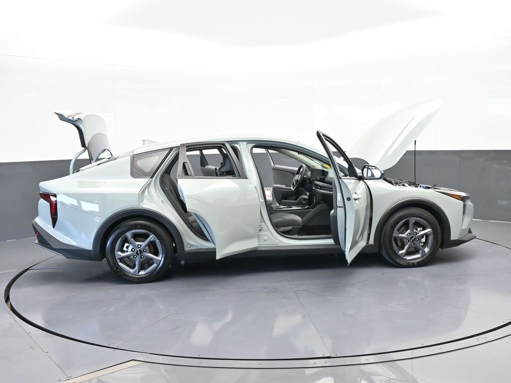 Used 2025 Kia K4 LXS image 67