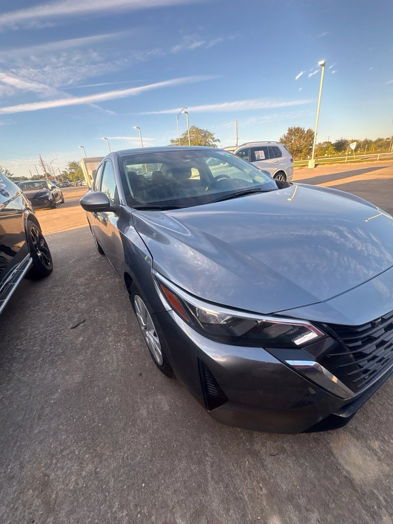 Used 2025 Nissan Sentra S FWD image 2