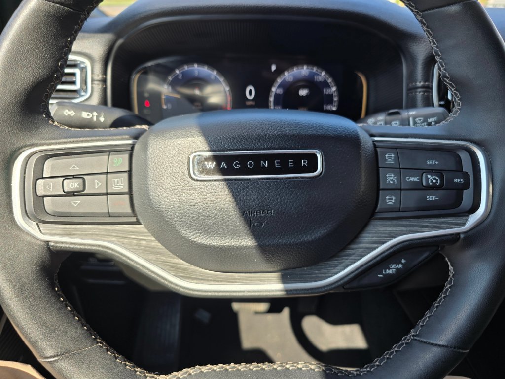 Used 2024 Jeep Wagoneer L Series II AWD/4WD image 25