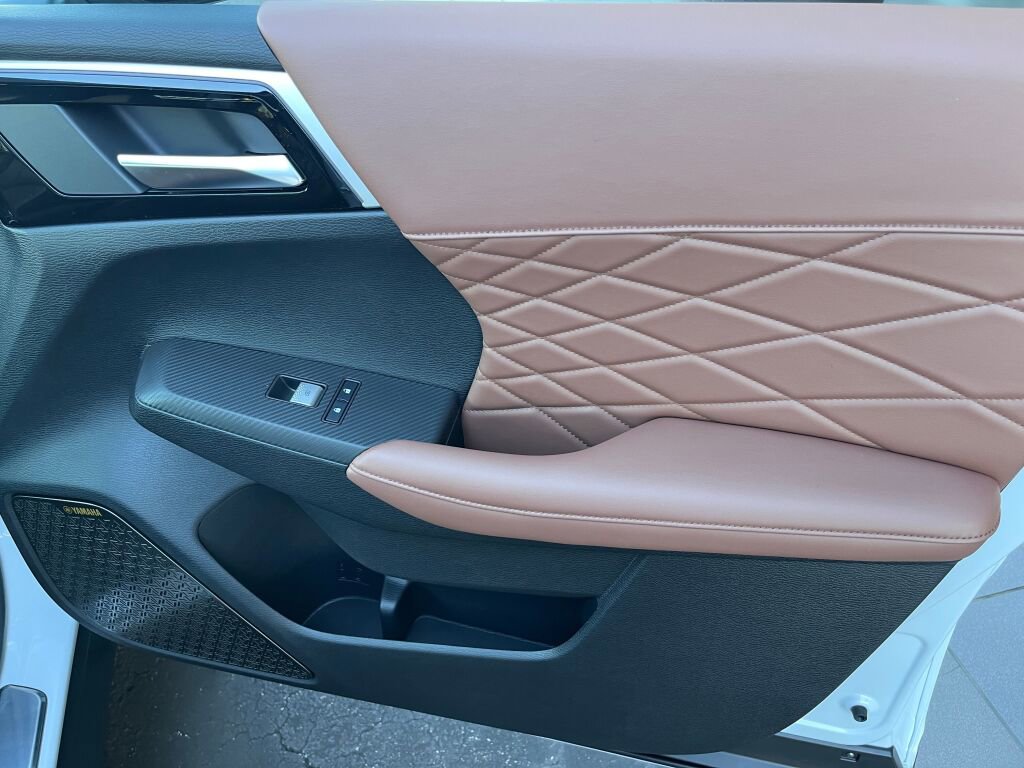 New 2026 Mitsubishi Outlander SEL FWD image 32