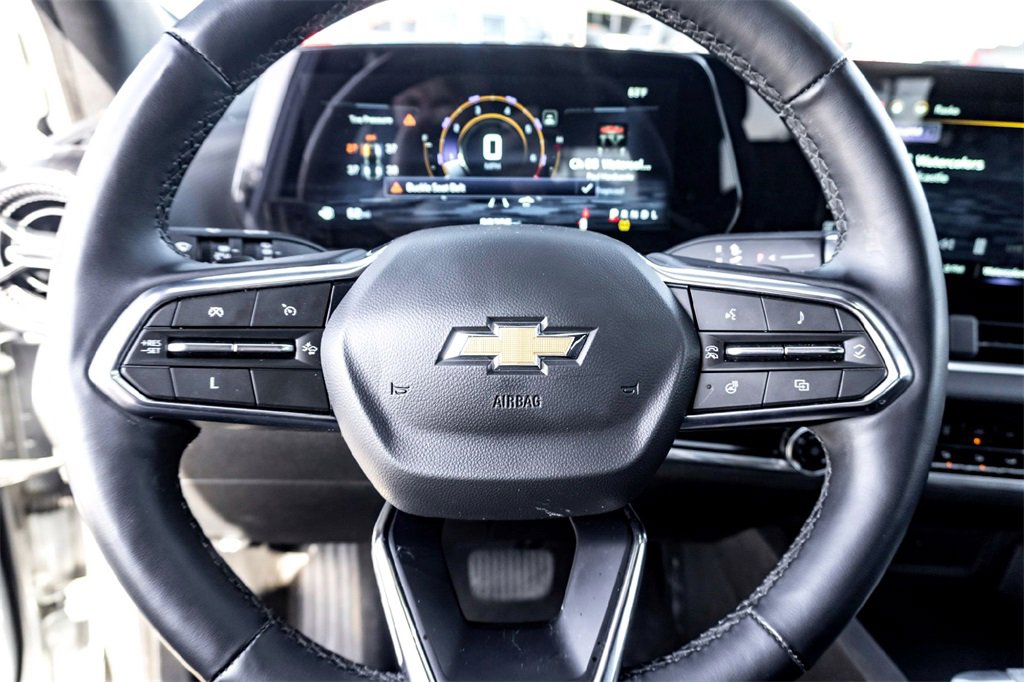 Used 2025 Chevrolet Equinox LT w/ Safety and Technology Package image 17