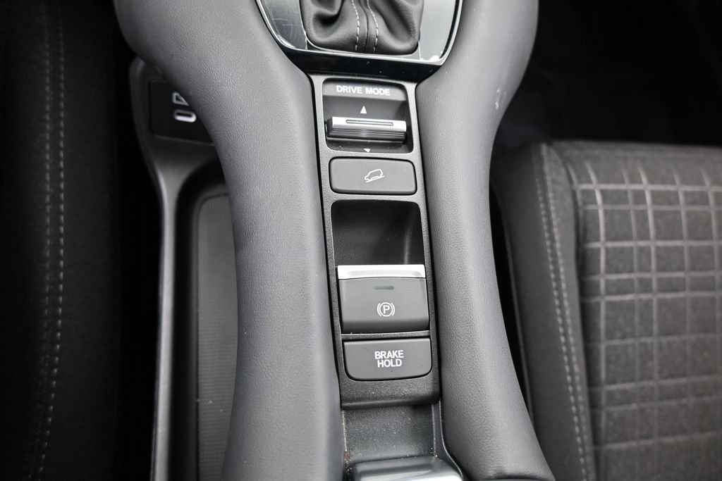 Used 2025 Honda HR-V LX image 25