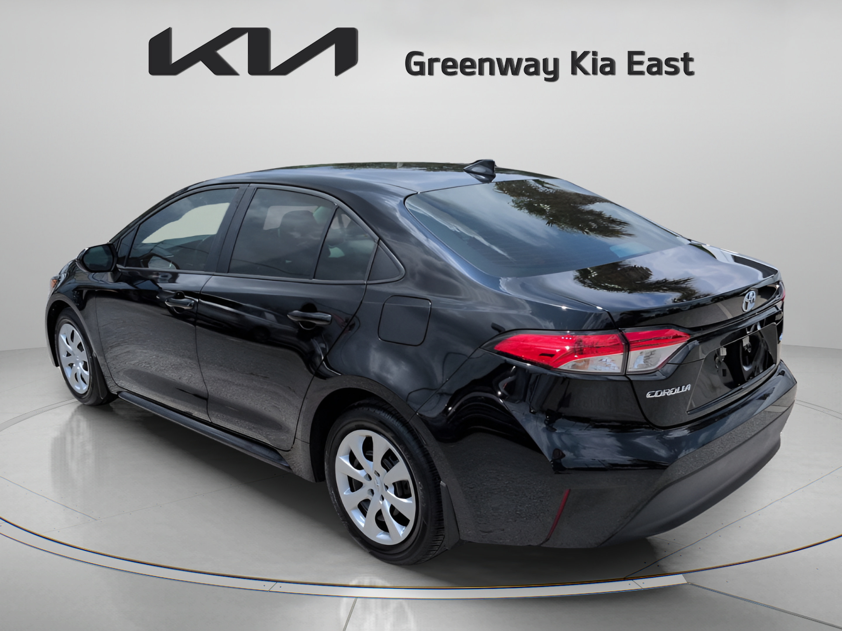Used 2025 Toyota Corolla LE FWD image 7