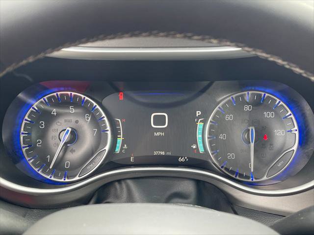 Used 2024 Chrysler Pacifica Touring-L image 29