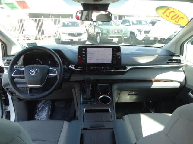 Certified 2021 Toyota Sienna LE image 22