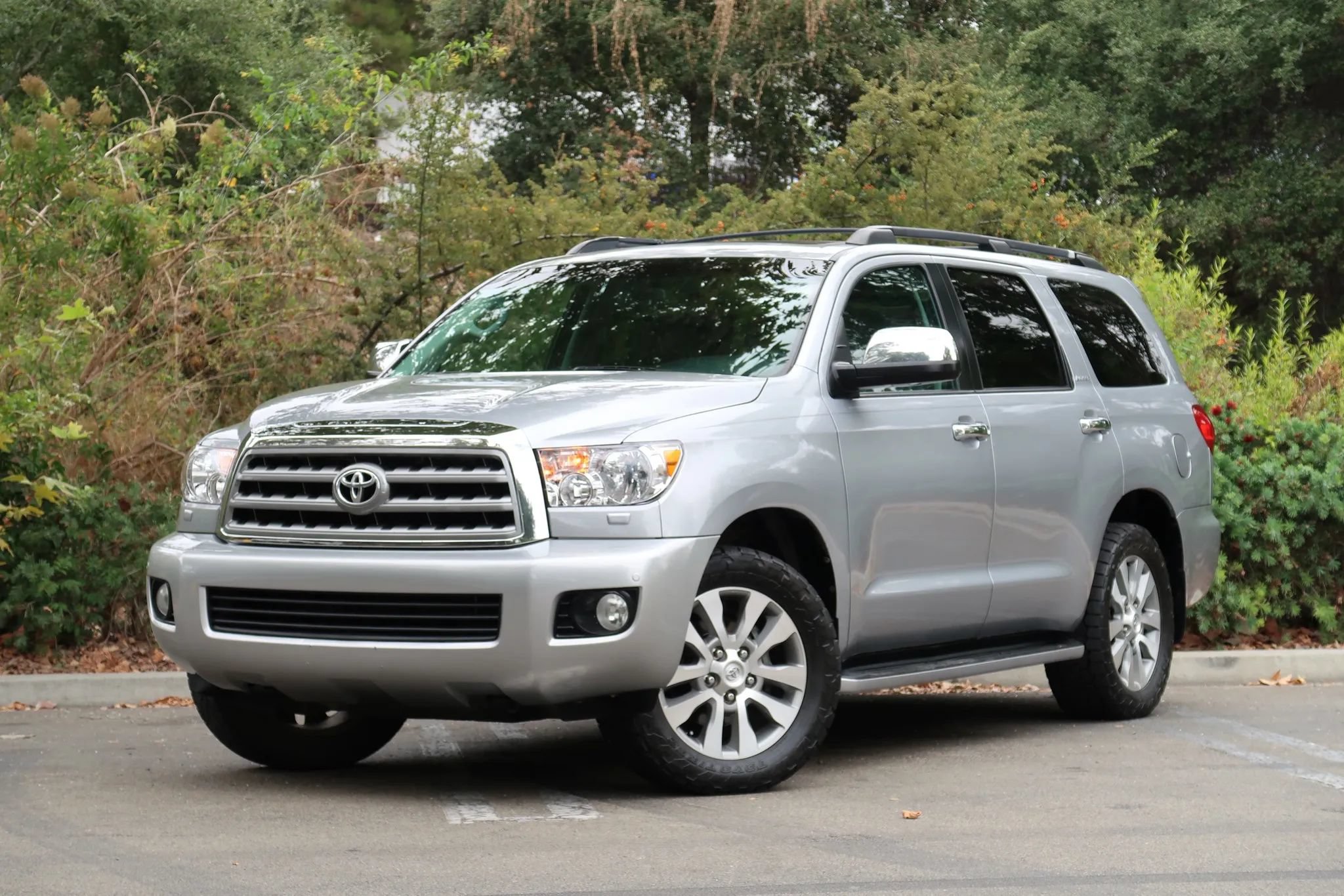 Used 2017 Toyota Sequoia Limited w/ Safety & Convenience Package AWD/4WD image 4