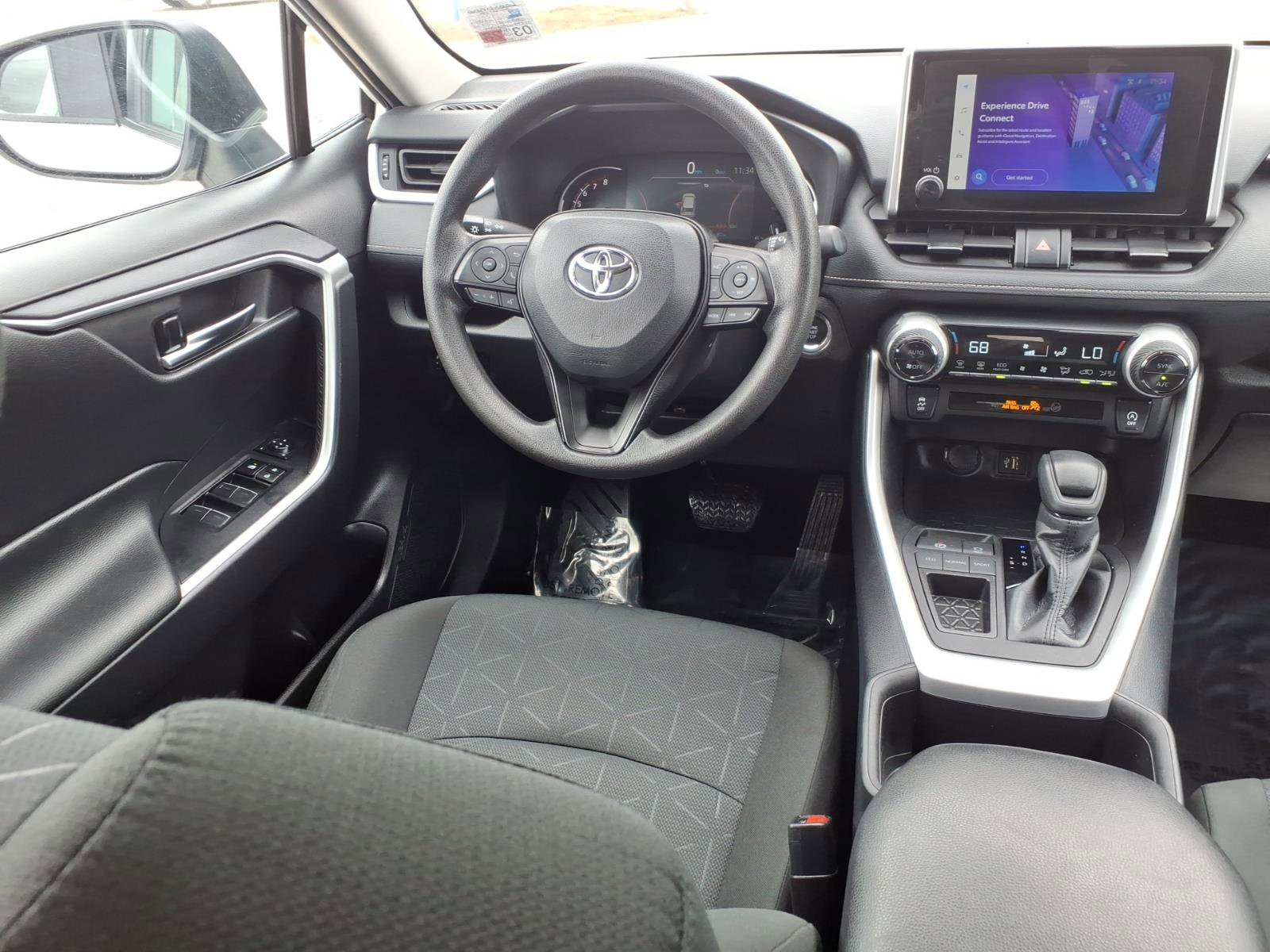 Used 2024 Toyota RAV4 XLE FWD image 4