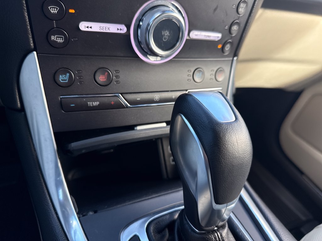 Used 2017 Ford Edge Titanium w/ Equipment Group 302A AWD/4WD image 30