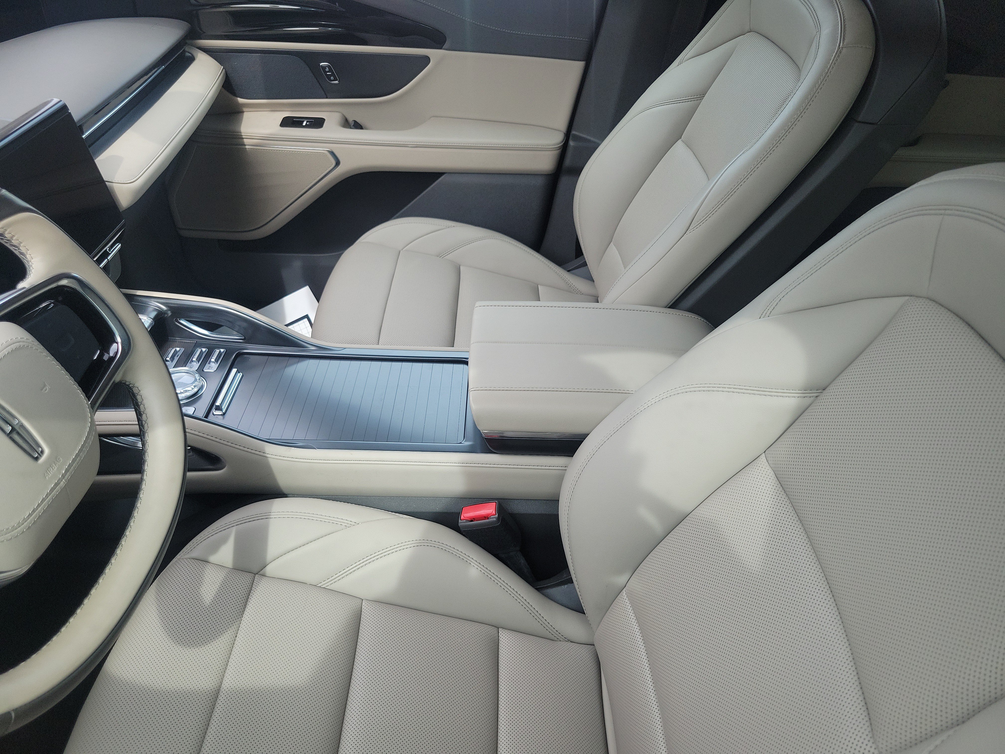 Certified 2025 Lincoln Nautilus Premier AWD/4WD image 9