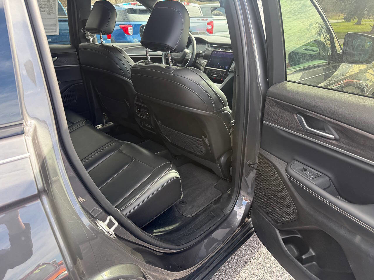 Used 2025 Jeep Grand Cherokee Limited w/ Trailer Tow Package image 11