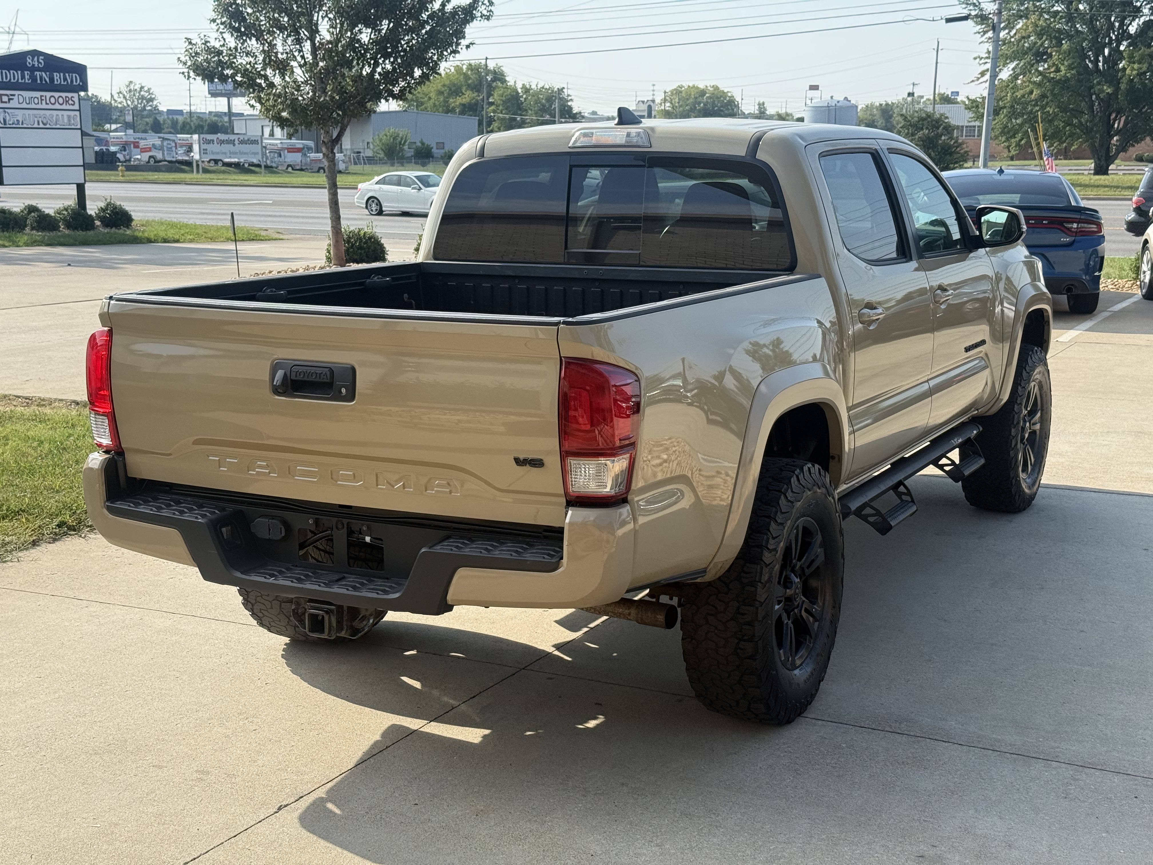 Used 2017 Toyota Tacoma TRD Sport w/ Tow Package (A/T) AWD/4WD image 7